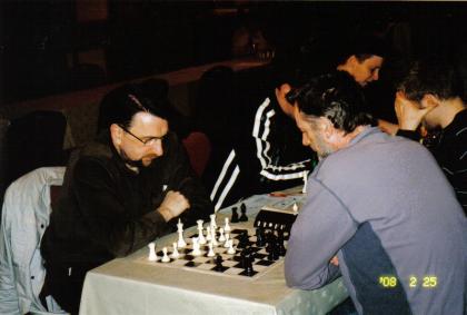 Gerry Graham relaxing at blitz after the main tournament.